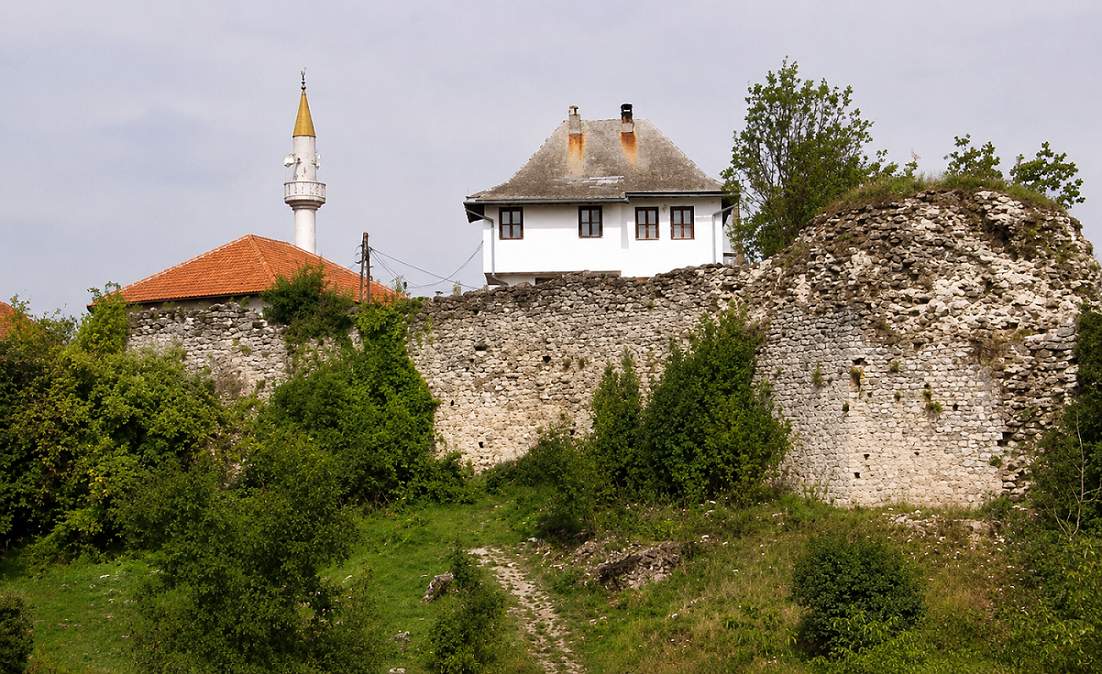 Džamija u tvrđavi Pećigrad i džematska kuća - Zanimljivosti o bosanskohercegovačkim džamijama: Tvrđavske džamije u Bosanskoj krajini